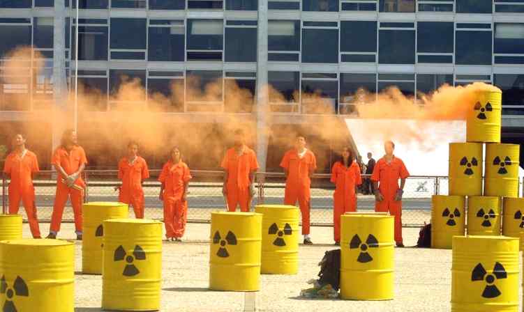 Greenpeace_protestors_Brasilia_Brazil[1].jpg